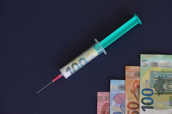 Read more about the article Our dossier COVID-19: What impact on finance, the economy, people and the environment?